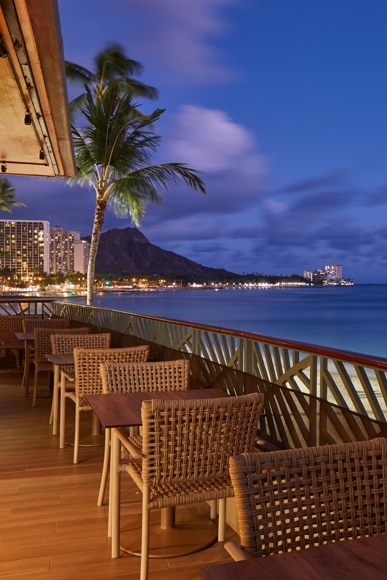 Waikiki Beachfront Hotel Lounge Club | Voyager 47 Club at Outrigger ...